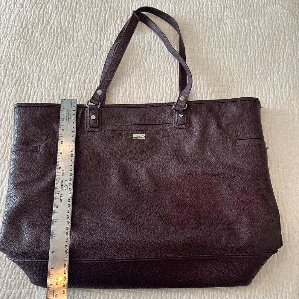 Thirty-One Tote with Laptop Sleeve and Jewell Pocket Insert